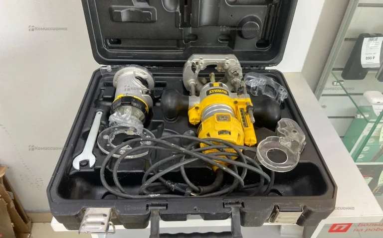 Фрезер Dewalt D 26204