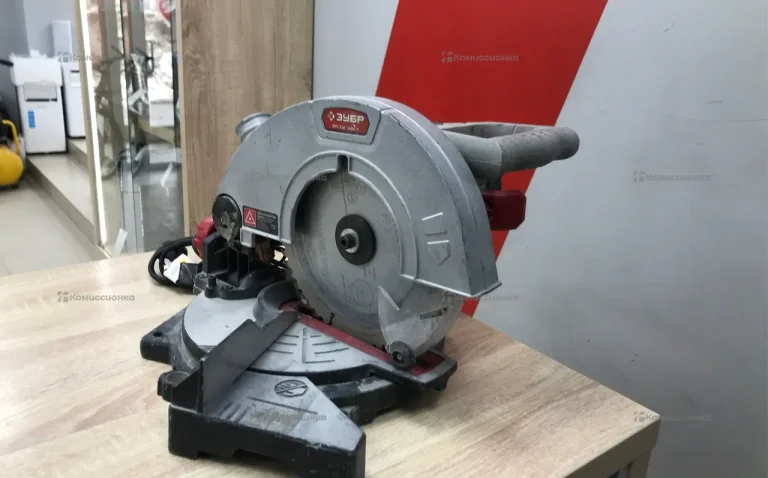 Торцовочная пила ЗУБР ЗПТ-210-1400