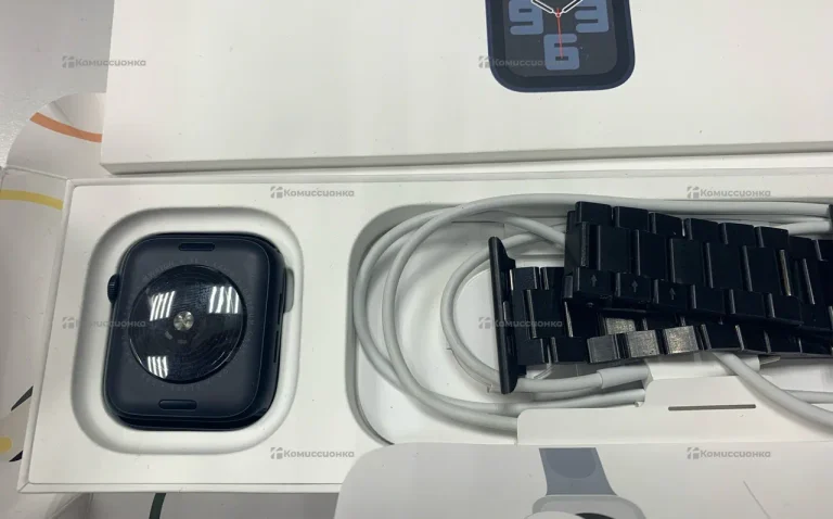 Часы  Apple Watch SE 2 44