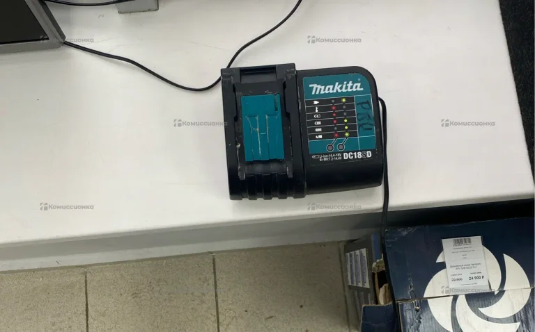 Зарядное устройство Makita