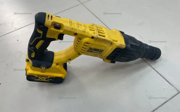 Перфоратор Dewalt DCH133N