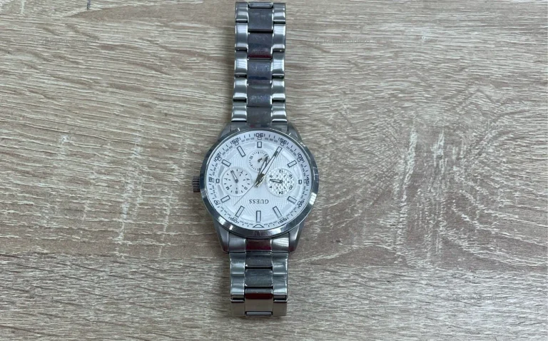Часы  Guess