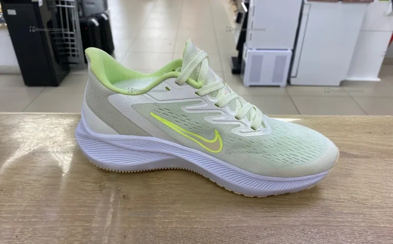 Кроссовки Nike бело-зеленые ж39р