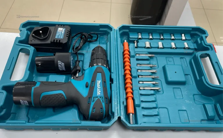 Шуруповерт Makita реплика cнабором