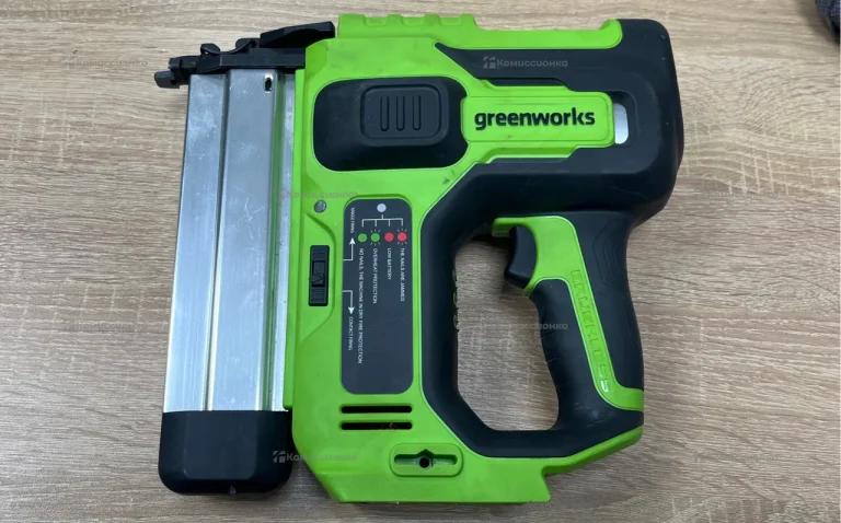 Аккумуляторный гвоздезабивной пистолет Greenworks