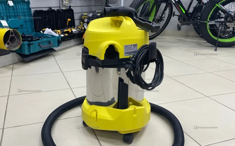 Пылесос  строительный Karcher WD 3 P