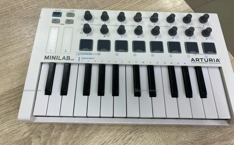 MIDI-клавиатура Arturia MiniLab MkII