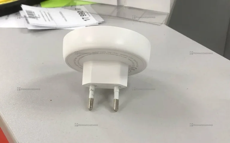 Ночник Xiaomi Yeelight LED Round Plug-In Night Light Sensitive YLYD11YL EU (белый)