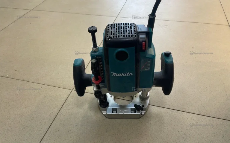 Фрезер Makita RP2301FC