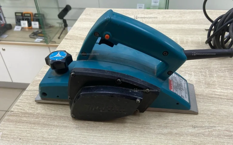 Электрорубанок Makita 1902