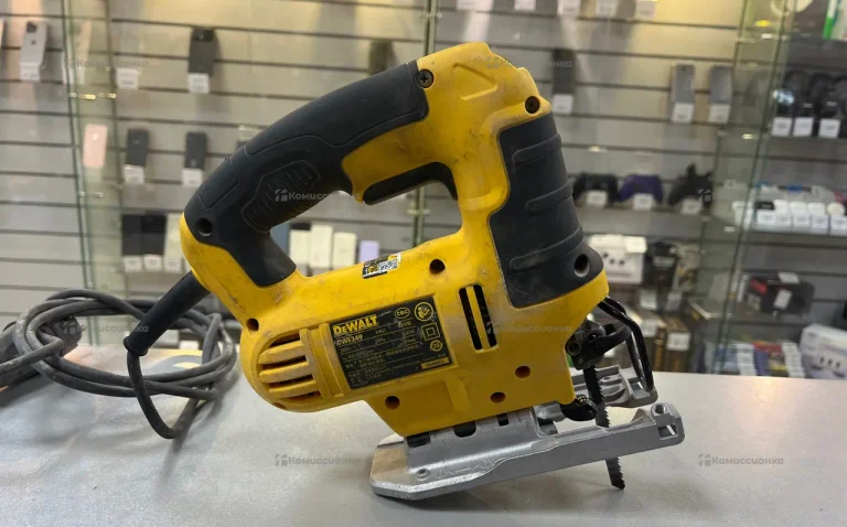 Лобзик Dewalt DWE349