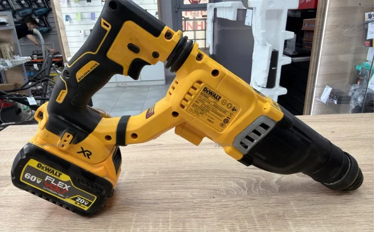 Перфоратор Dewalt DCH263