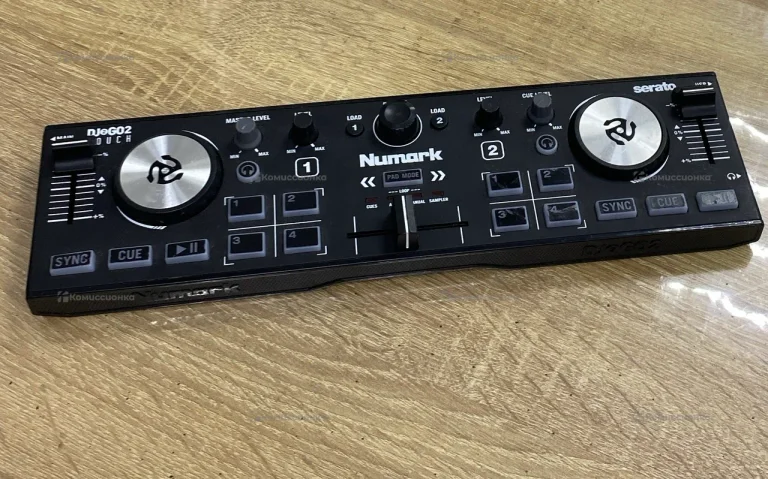 DJ пульт Numark DJ2GO2 Touch