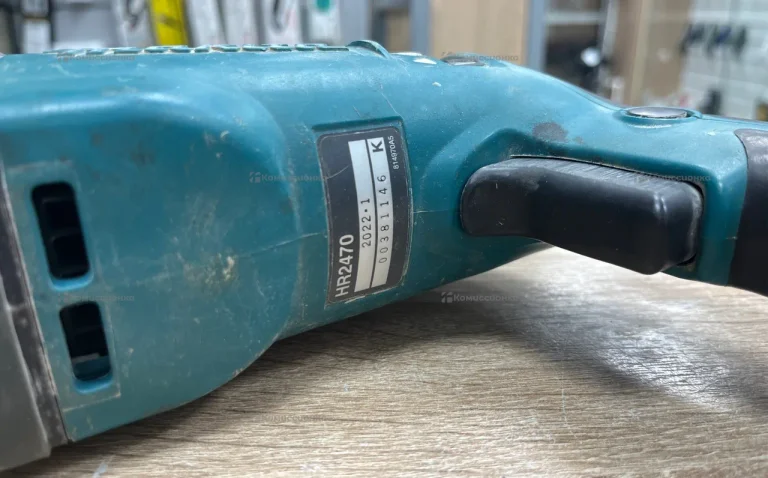 Перфоратор Makita HR2470