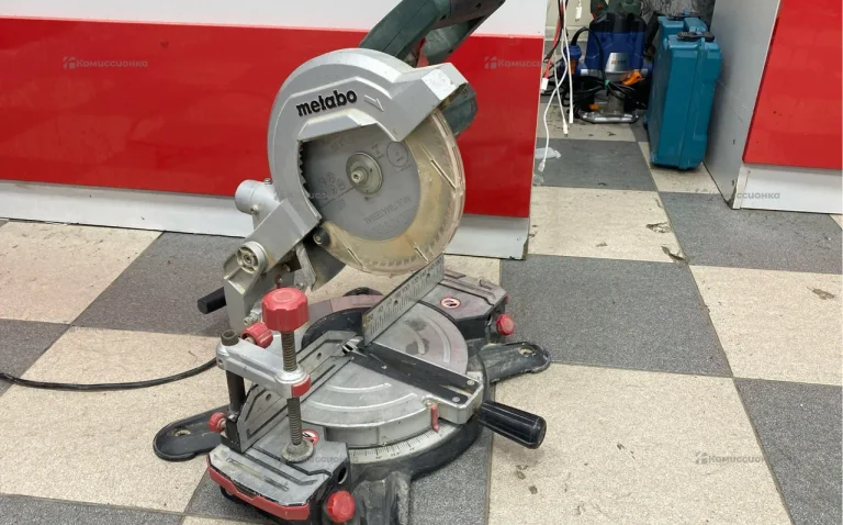 Торцовочная пила Metabo KS 216 M Lasercut