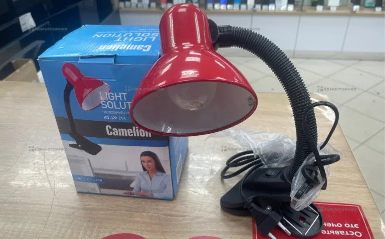 Настольный светильник Camelion красный