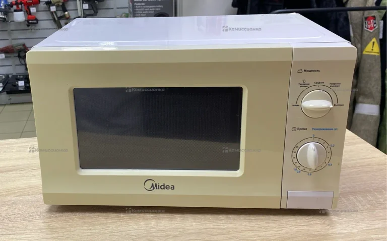 Микроволновая печь Midea MM720CPl