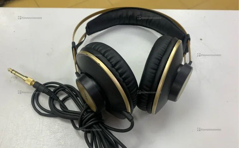 AKG K92