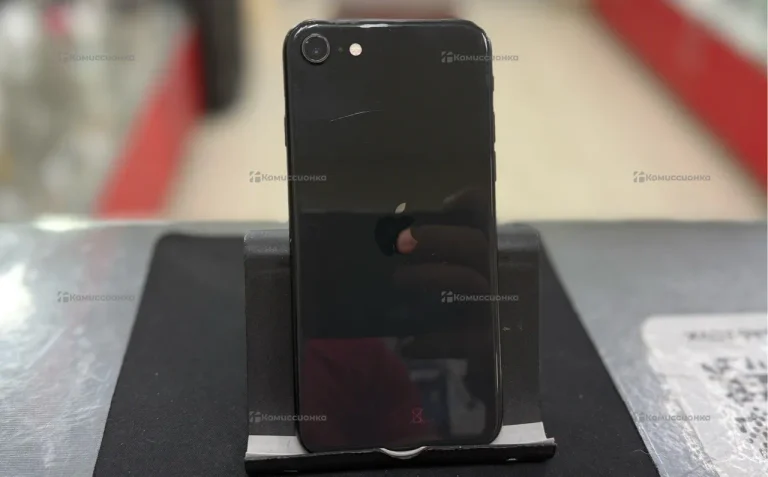 Apple iPhone SE (2020) 3/128 ГБ