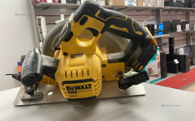 Дисковая пила DEWALT DCS573NT