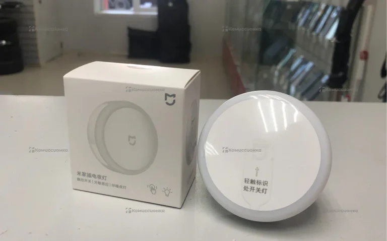 Ночник Xiaomi Yeelight LED Round Plug-In Night Light Sensitive YLYD11YL EU (белый)
