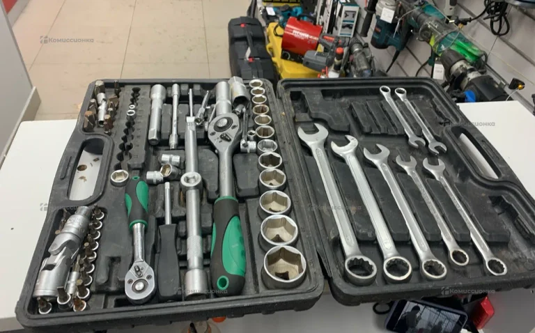 Набор инструментов Сервис ключ 82