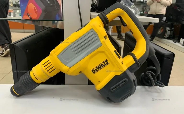 Отбойный молоток Dewalt D25614 -QS