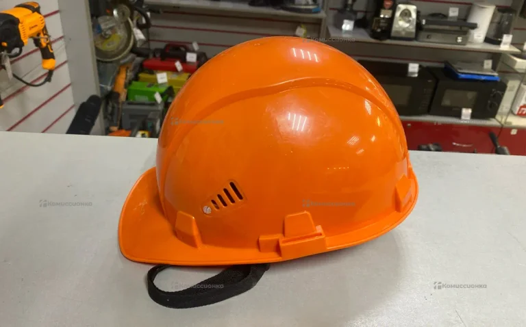 Каска защитная строительная (новая)