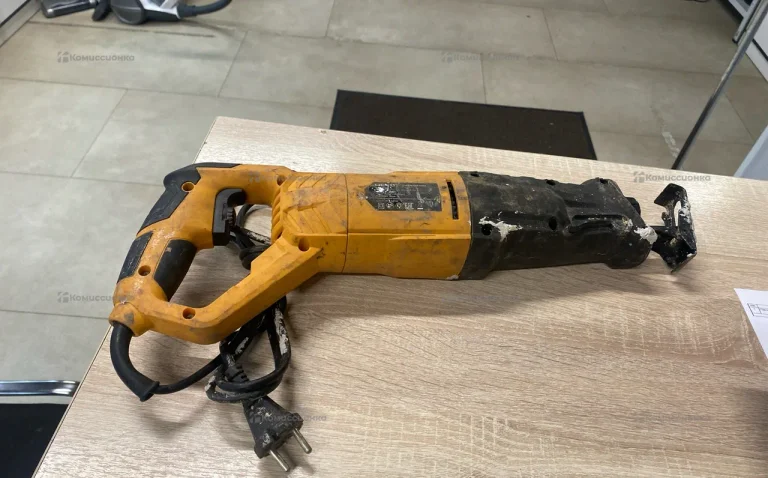 Электропила Сабельная пила Deko DKRS1200