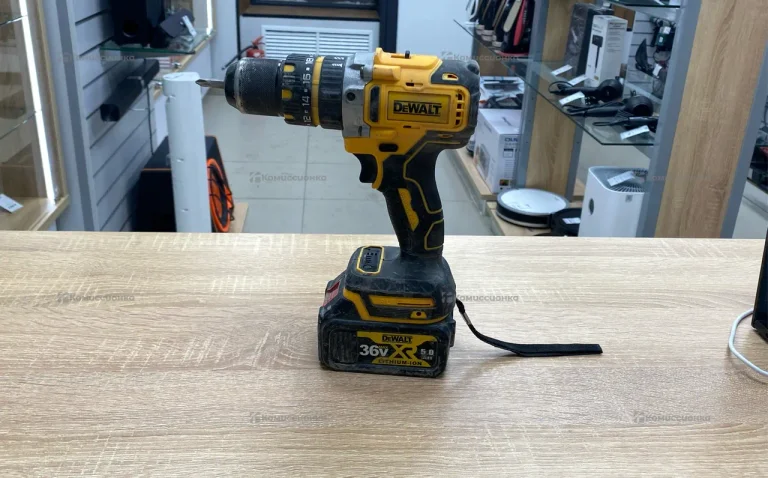 Дрель-Шуруповерт Dewalt желтый 36V