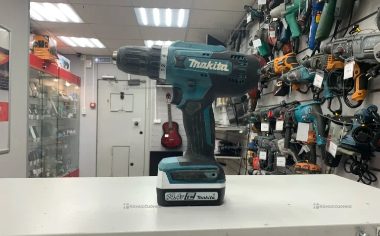 Шуруповерт Makita df488d