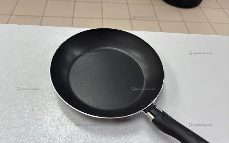 Сковорода с антипригарным покрытием 24см