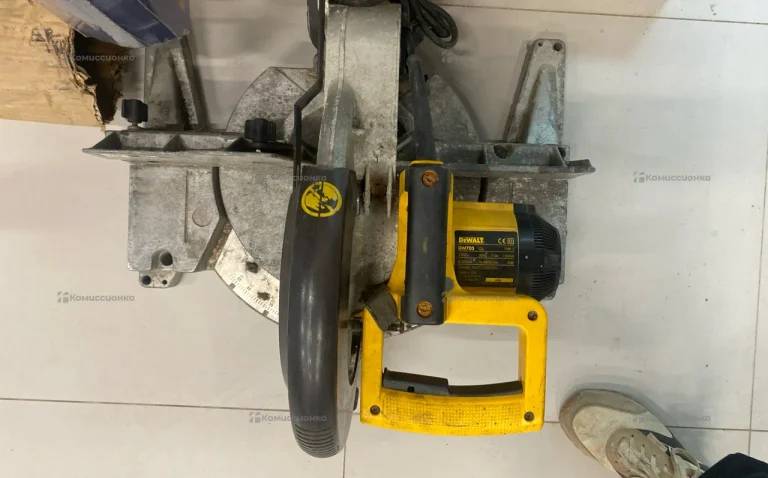 Торцовочная пила Dewalt DW705