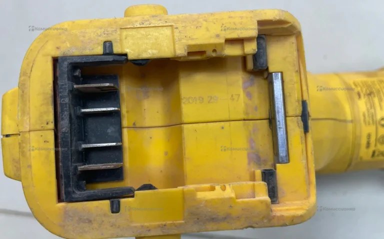 Перфоратор Dewalt DCH133N