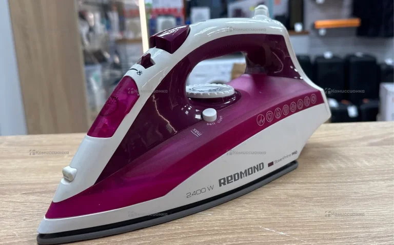 Утюг REDMOND RI-C262
