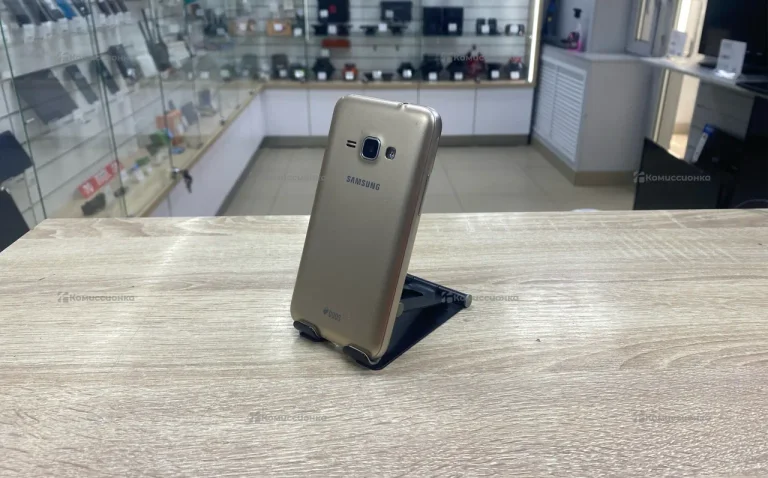 Samsung Galaxy J1 (2016) 1/8 ГБ