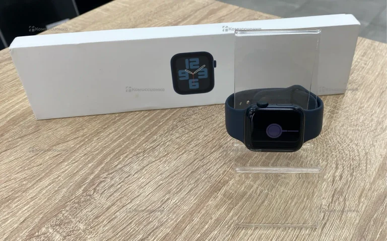 Смарт-часы Apple Watch SE (2nd Gen) 40mm Midnight Aluminum