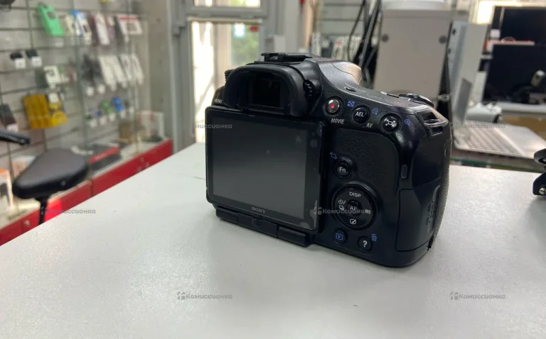 Sony A65 с объективом