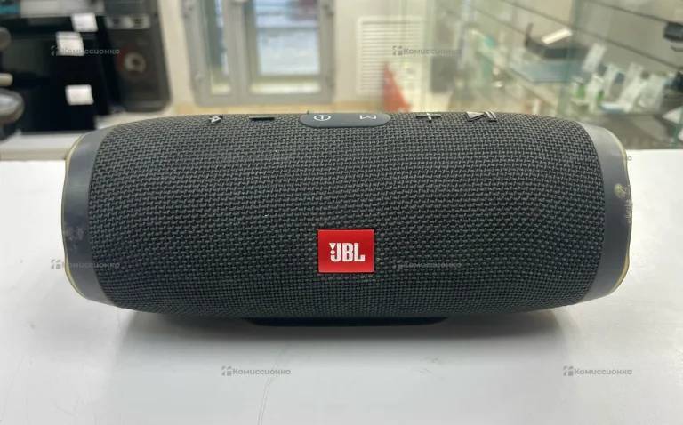 Портативная акустическая система JBL Charge 3