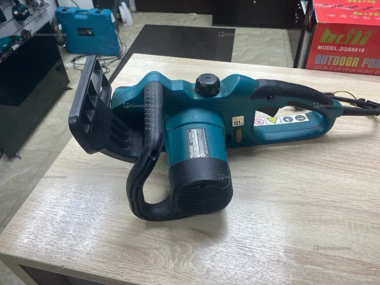 Makita UC3520A
