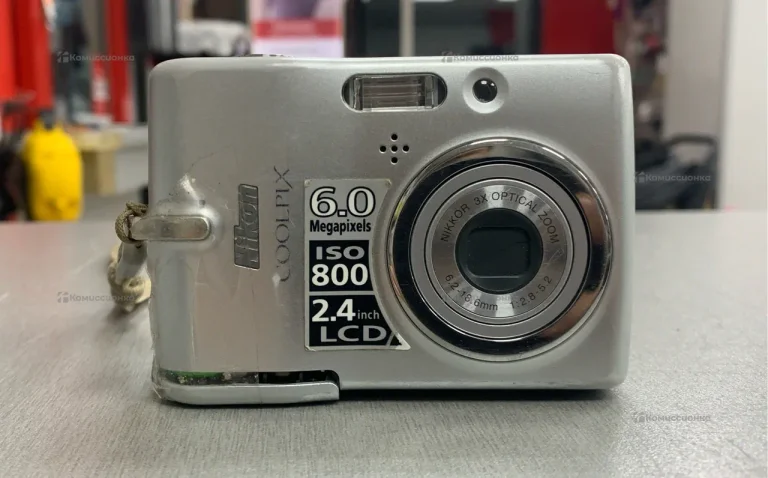 Фотоаппарат  nicon coolpix 6.0 megapixels iso800
