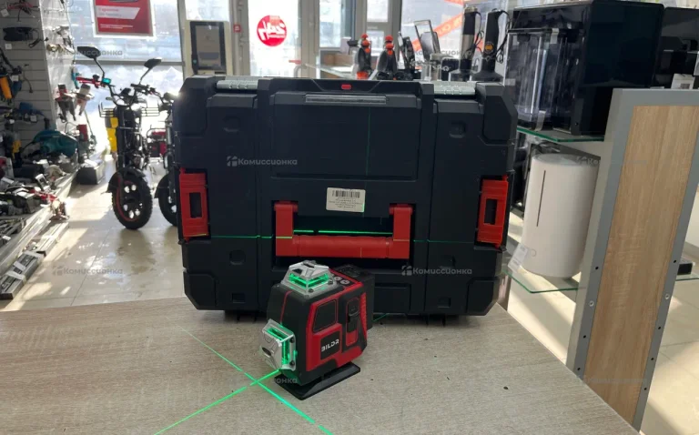 Лазерный уровень Bildr со штативом