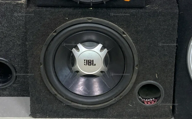 Сабвуфер  JBL