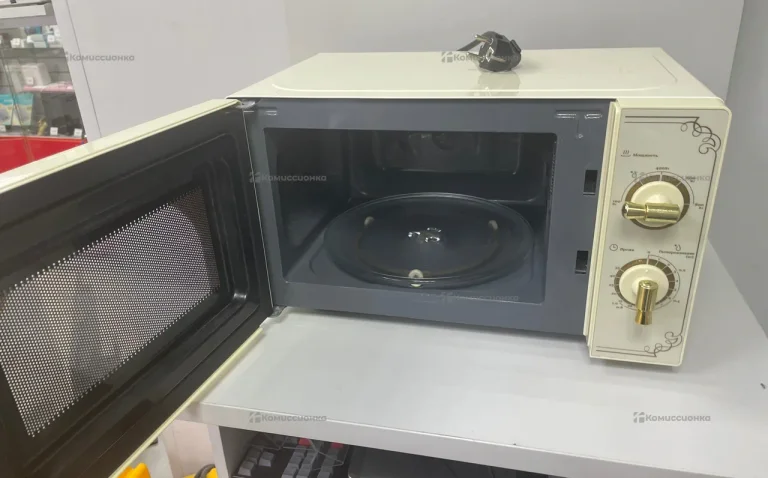 Микроволновая печь  midea mg820