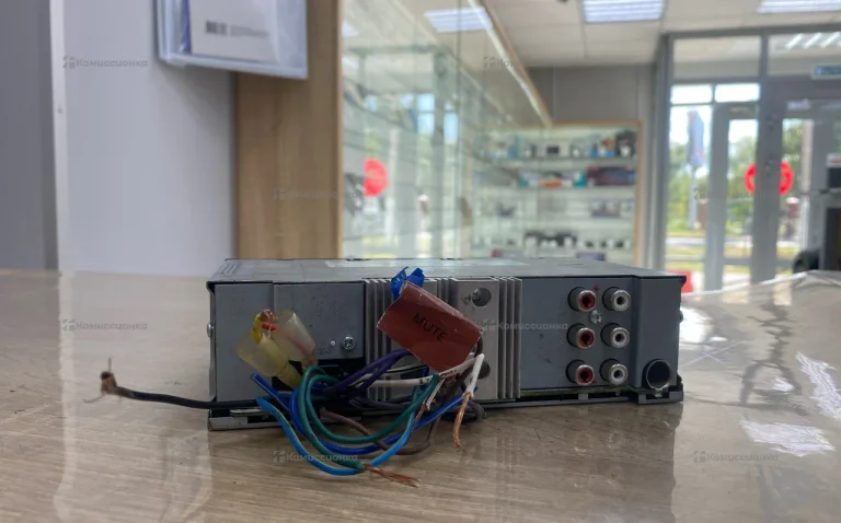 Автомагнитола Kenwood KMM-304Y