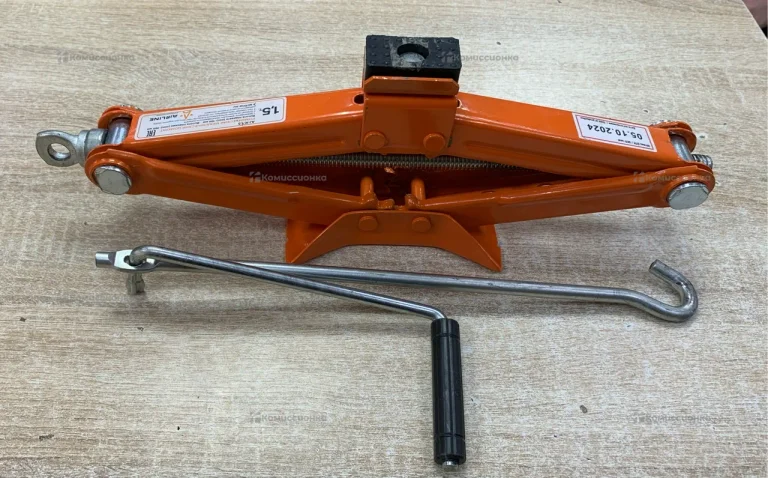 Домкрат AJ-R15 1.5Т