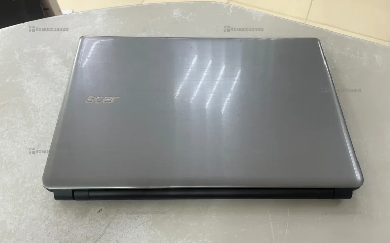 Ноутбук  acer aspire v5-561g