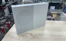 Купить Приставка Microsoft Xbox One S 1tb б/у , в Екатеринбург Цена:11990рублей