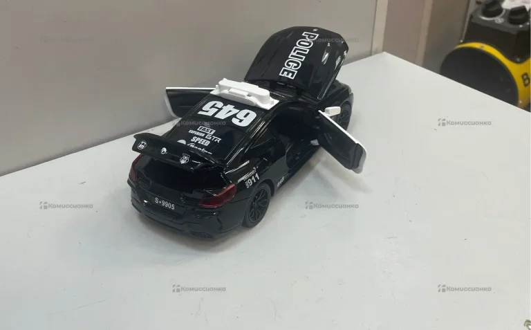 Калекционная машина BMW полиция