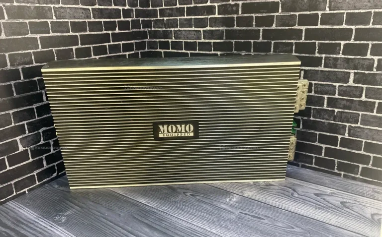 Усилитель  MOMO EQUIPPED 900W